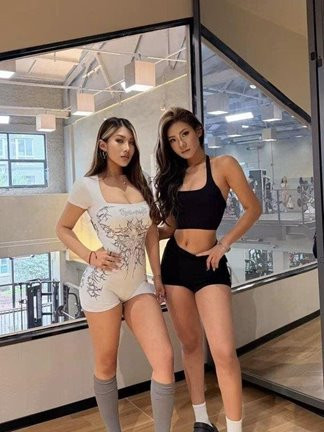 Image of Mika and Nasha