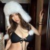 Party girl Yara - Image 3