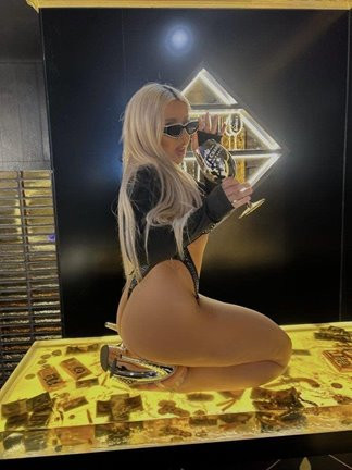 Image of xo Anya