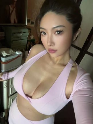 Image of Party girl Yara