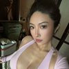 Party girl Yara - Image 5