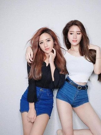 Image of Top Glass Double Duo Girls Fun Model 22 yrs Peggy and Stella Korean Size 7